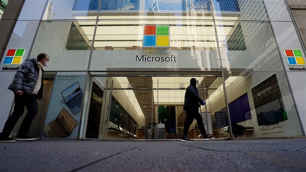 Microsoft kvůli nakažlivější deltě odkládá návrat do kanceláří. Na neurčito
