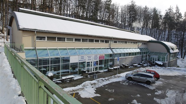 Krytý plavecký bazén je spolu se zimním stadionem, kurty na squash, tělocvičnou a několika sály na cvičení a fitness součástí uceleného sportovního areálu Kotlina.