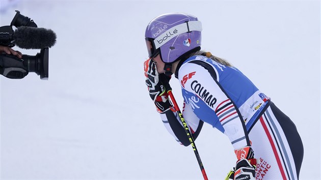 Tessa Worleyová se raduje v cíli obřího slalomu v Kronplatzu.