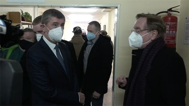 editel FN Krlovsk Vinohrady a premir Andrej Babi pi oteven velkokapacitnho okovacho centra. (22. ledna 2021)