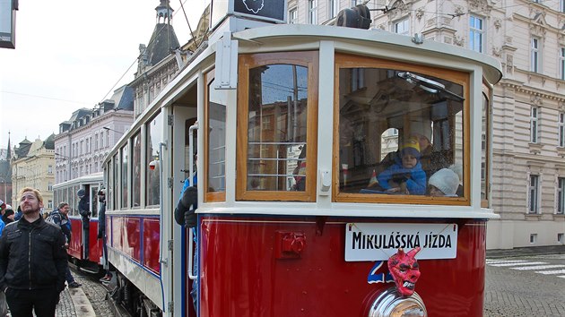 Jednou z pravidelných příležitostí spatřit historickou tramvaj číslo 223 z roku 1930 v ulicích Olomouce bývá Mikulášská jízda.