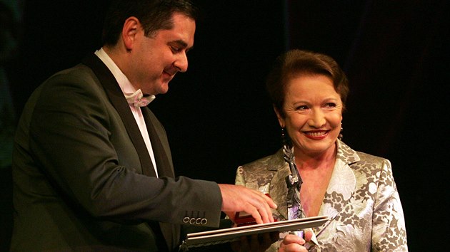 Hana Maciuchov zskala za svj ivot mnoho ocenn, jednm z nich byla v roce 2010 i Cena msta Olomouce.