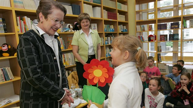 Hana Maciuchová po celý život udržovala vztah s Olomoucí, kde vyrostla. Například v květnu 2010 otevřela knihovnu na zdejší ZŠ Heyrovského a poté si četla a povídala s dětmi.