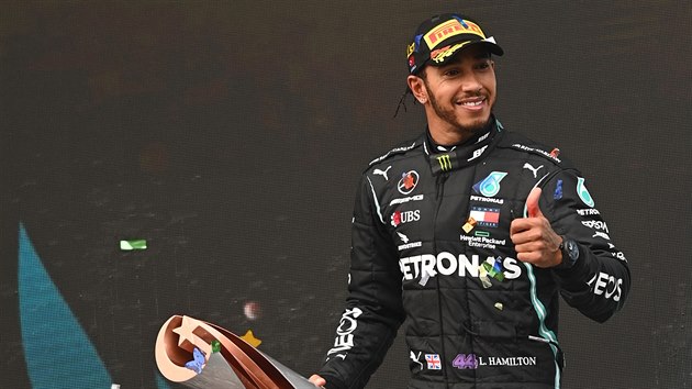 Lewis Hamilton se raduje po Velké ceně Turecka formule 1.