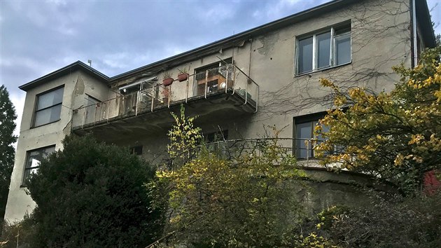 V lukrativní Masarykově čtvrti stojí historická funkcionalistická vila z roku 1932. Za první republiky si ji tady nechala podle návrhu architekta Heinricha Bluma postavit židovská rodina Wittalových.