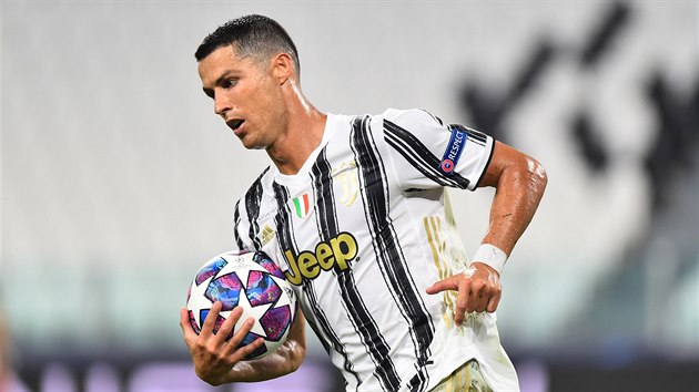 Cristiano Ronaldo vyrovnal z penalty skre v osmifinlov odvet Ligy mistr s Lyonem.