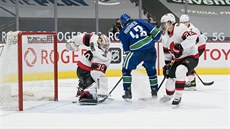 Quinn Hughes z Vancouveru dává gól v utkání proti Ottaw.