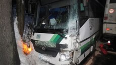 Dopravní nehoda dvou autobusů v Rotavě na Sokolovsku. (22. ledna 2021)