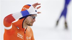 Nizozemský rychlobruslař Thomas Krol před svým startem v závodě na 1500 metrů v...