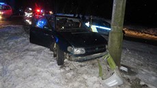 Noční stíhací jízdu řidiče vozu Škoda Felicia a policejní hlídky ukončila až...