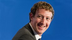 Mark Zuckerberg (36 let, USA) 103 miliard dolar. V roce 2004 se spoluáky z...