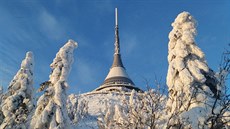 Vrchol Jetdu s vysílaem a hotelem