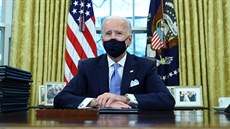 Joe Biden podepsal adu exekutivních píkaz, které zvrátí nkterá Trumpova...