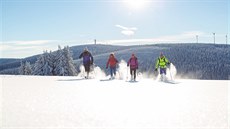 Milovníci skialpinismu si v Kruných horách uijí krásné výlapy i sjezdy...