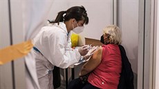 Okování ínskou vakcínou Sinopharm. Srbsko zaalo masové okovat proti nemoci...