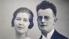 Josef Knap a jeho manželka Vlasta na svatební fotografii z roku 1920. Téhož...