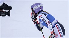 Tessa Worleyová se raduje v cíli obího slalomu v Kronplatzu.