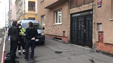 V dom v Praze 5 vyetují kriminalisté násilnou smrt eny. (20.1.2021)