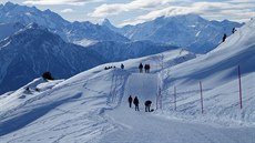 Stezka z Wurzenbordu s výhledem na vrcholky sv�toznámých �ty�tisícovek:...