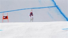 výcarský lya Beat Feuz na trati sjezdu v Kitzbühelu