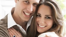 Oficiální snímek prince Williama a jeho snoubenky Kate Middletonové od...