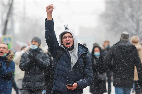 V Moskv lidé protestují za proputní opoziního pedáka Alexeje Navalného....