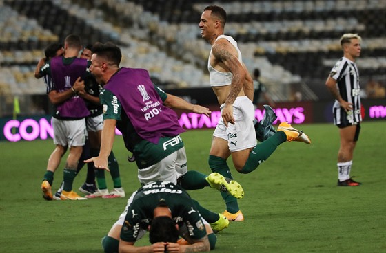 Fotbalisté Palmeiras oslavují vítzství v Poháru osvoboditel.