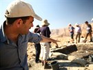 Archeologové v Izraeli objevili kus obarvené fialové látky, její pvod datují...