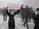 Demonstranti v Jakutsku poadovali proputní kritika Kremlu Alexeje Navalného....