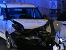 Nehoda tí osobních aut na kiovatce Modanské ulice a ulice V Hodokvikách....