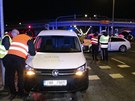 Nehoda t�� osobn�ch aut na k�i�ovatce Mod�ansk� ulice a ulice V Hodokvi�k�ch....