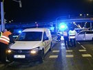 Nehoda t�� osobn�ch aut na k�i�ovatce Mod�ansk� ulice a ulice V Hodokvi�k�ch....