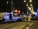 Nehoda tí osobních aut na kiovatce Modanské ulice a ulice V Hodokvikách....
