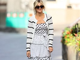 Britská moderátorka Ashley Roberts ráda obléká výrazné vzory a nebojí se je...