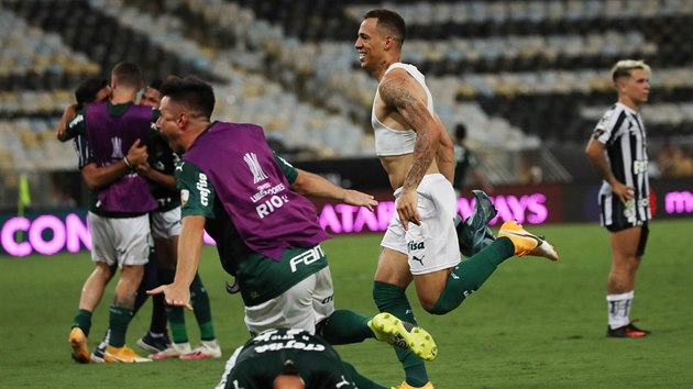 Fotbalist Palmeiras oslavuj vtzstv v Pohru osvoboditel.