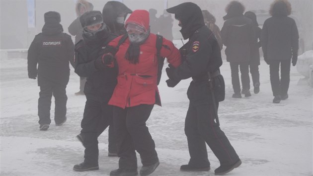 Demonstranti v Jakutsku požadovali propuštění kritika Kremlu Alexeje Navalného. (23. ledna 2021)