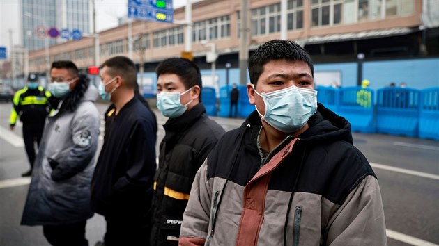 Tým odborníků Světové zdravotnické organizace navštívil v čínském městě Wu-chan tržiště, kde bylo podle oficiální čínské verze poprvé zaznamenáno šíření nového koronaviru. (31. ledna 2021)