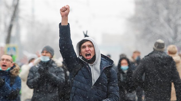 V Moskvě lidé protestují za propuštění opozičního předáka Alexeje Navalného. (31. ledna 2021)