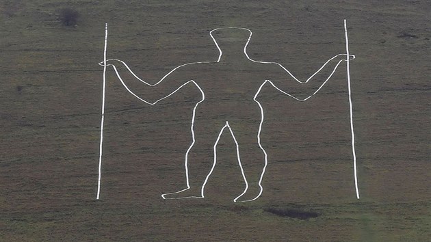 Britská policie začala v sobotu pátrat po vandalech, kteří poničili záhadný obrys muže na kopcích v jižní Anglii. (30. ledna 2020)