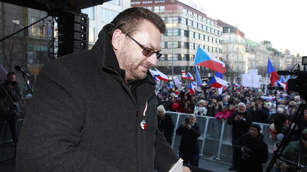 Demonstrace se zúčastnil i poslanec Lubomír Volný. (31. ledna 2021)