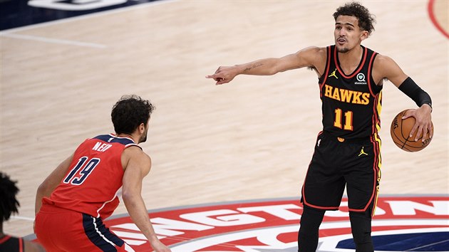 Trae Young řídí hru Atlanta Hawks v utkání proti  Washington Wizards.