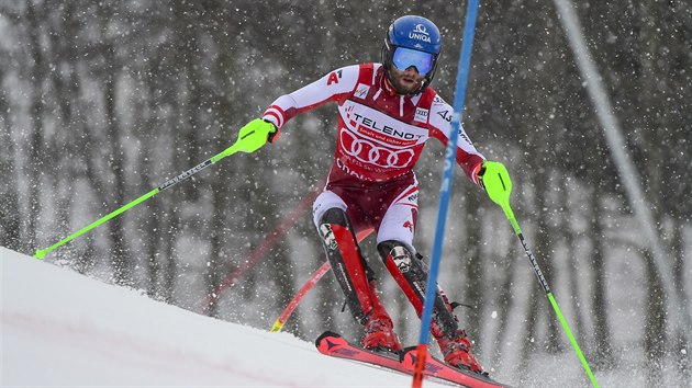 Marco Schwarz ve slalomu v Chamonix.