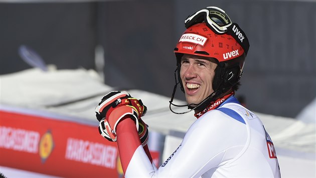 Ramon Zenhäusern v cíli slalomu v Chamonix.