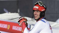 Ramon Zenhäusern v cíli slalomu v Chamonix.