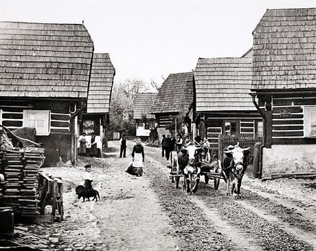 Krkonoské roubenky ve Zvdavé ulici v Jilemnici roce 1907