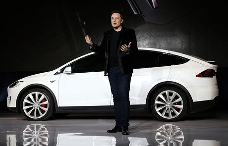 Elon Musk s Teslou X, model SUV