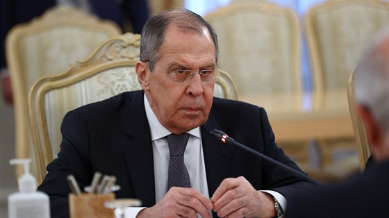 Ruský ministr zahranií Sergej Lavrov pi jednání s éfem unijní diplomacie...