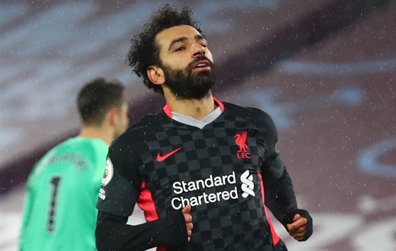 Liverpoolský útoník  Muhamad Salah se raduje z gólu na West Hamu.