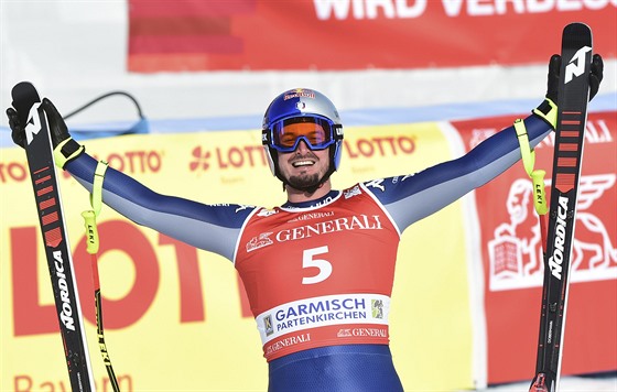 Dominik Paris se v Garmisch-Partenkirchenu raduje z vítězství ve sjezdu.