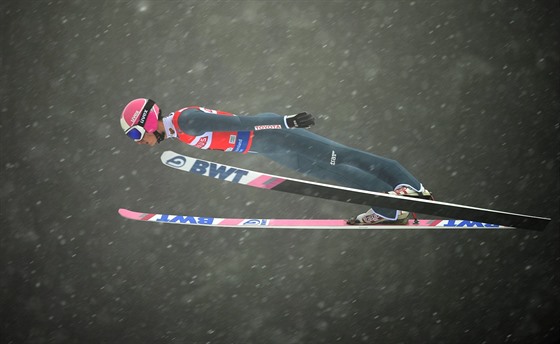 Český skokan na lyžích Čestmír Kožíšek během závodu v Klingenthalu